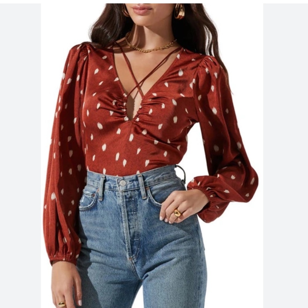 Astr Print Ruched Keyhole Top Size XS In Rust Multi Women Long Sleeve Feminine